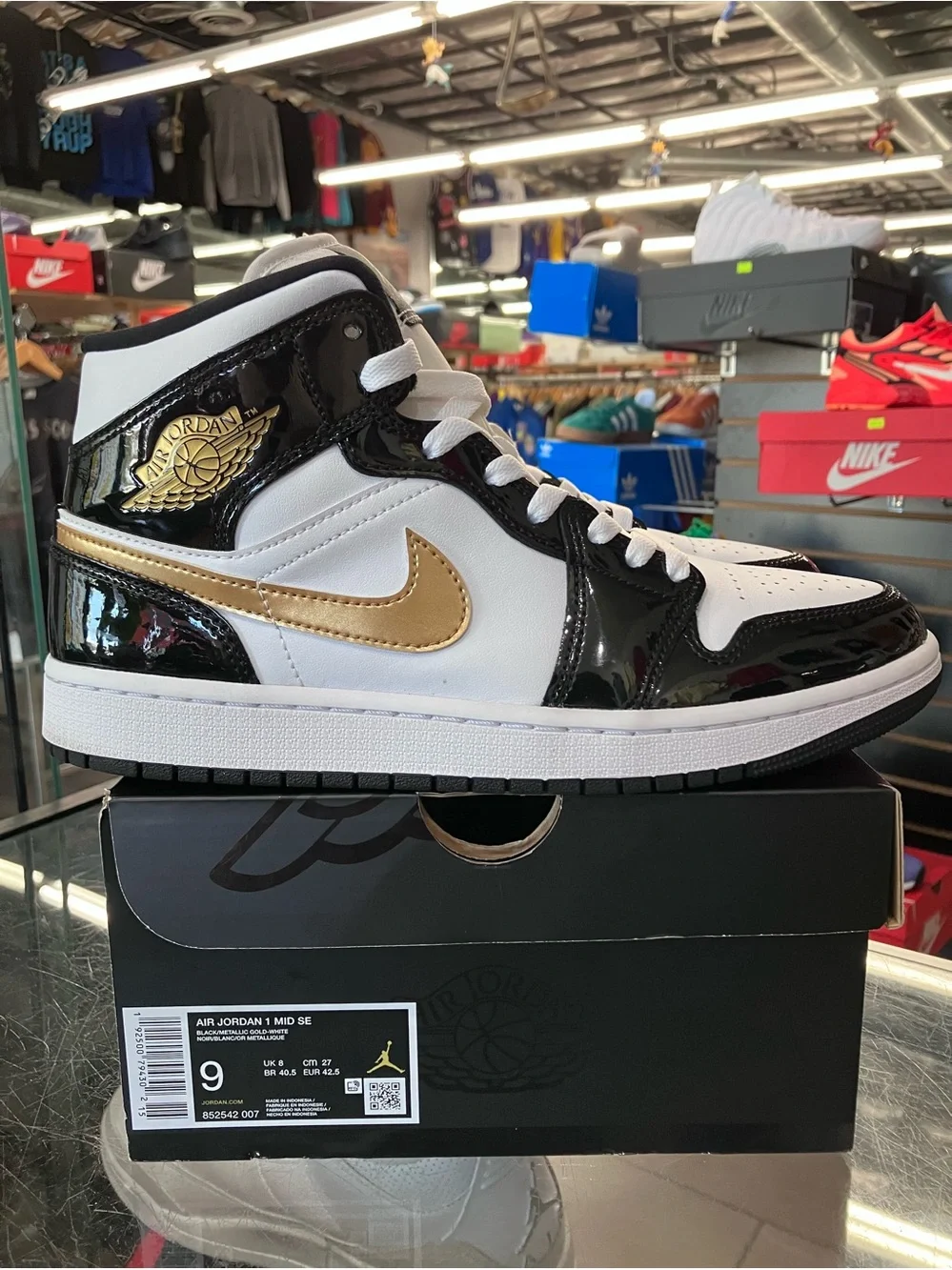 Air Jordan 1 Mid Patent Black White Gold Size 9